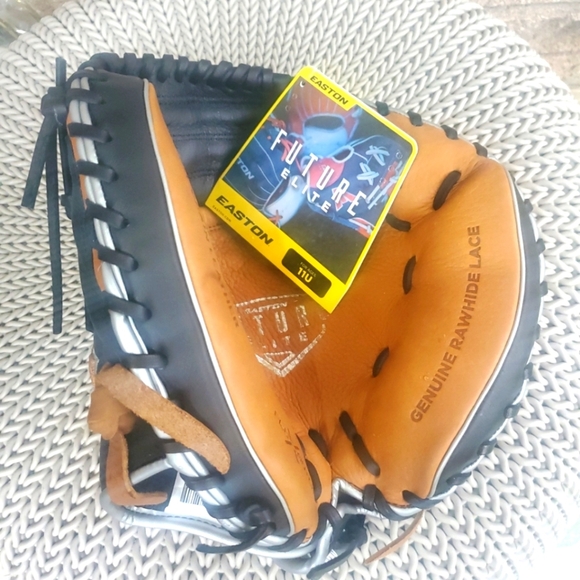 NWT Easton Tournament Elite Baseball Catchers Mitt 32.5” RHT Right Throw TEB2325 - Picture 1 of 16